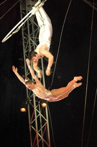 RUSLAN URUNOV ET ELENA DZEN