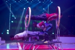 MB180110A0541-Troupe African Dream Circus - A travers les cerceaux – Éthiopie