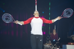 MB180110A0112-Glenn Folco – Jongleur de raquettes – Italie