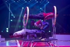 MB180110A0541-Troupe African Dream Circus - A travers les cerceaux – Éthiopie
