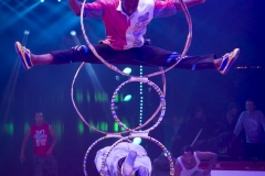 MB180110A0587-Troupe African Dream Circus - A travers les cerceaux – Éthiopie