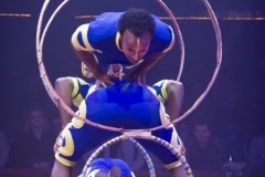 MB180112A1630-Troupe African Dream Circus - A travers les cerceaux – Éthiopie