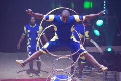 MB180114A2751-Troupe African Dream Circus - A travers les cerceaux – Éthiopie