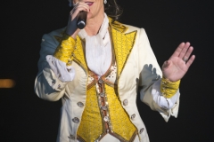 MB180111A1456-Carrie Harvey – Madame Loyal – Angleterre