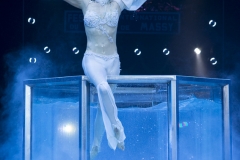 MB190111A1599-Laura MILLER - Anneau aérien aquatique
