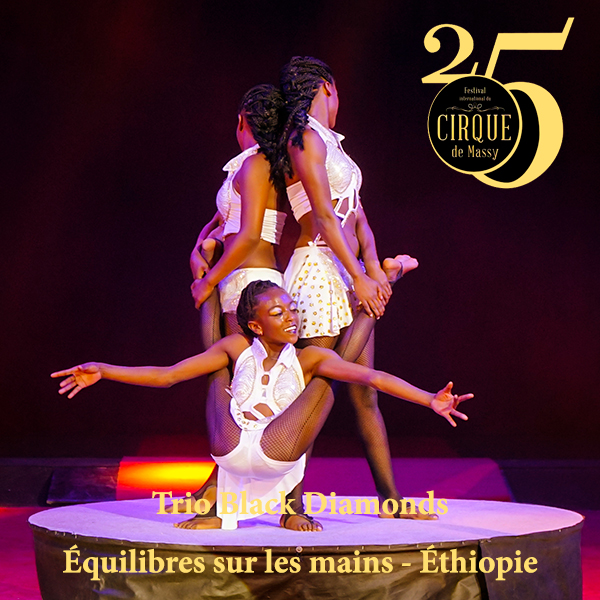 Trio Black Diamonds – Équilibres sur les mains